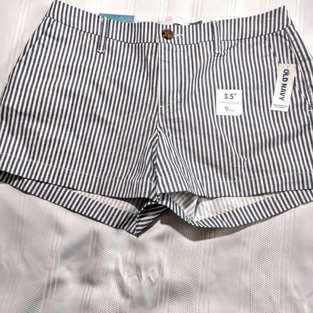 Old Navy shorts sz 4 a2